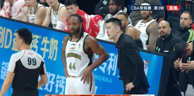 杨鸣坐等罚单吧，4媒体人发声：吹判无误，被驱逐或遭追加处罚