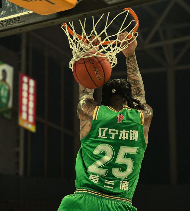 饼王准三双！赵继伟12+6+9，鄢手骐18+2,王岚嵚22+3,辽篮双杀天津