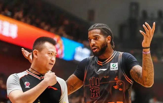 末节绝地翻盘！山东男篮83-80胜广州，四人上双，鲍威尔状态低迷