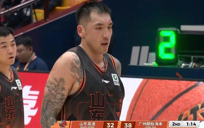 山东男篮3分险胜，陶汉林16+8高诗岩14+7，郭艾伦6分徐昕6+7！
