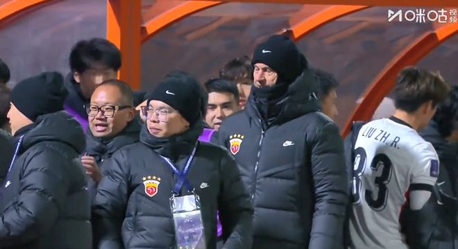 屡败屡战！不是每届中超冠军都特能输，球迷：海港在亚冠展示风范