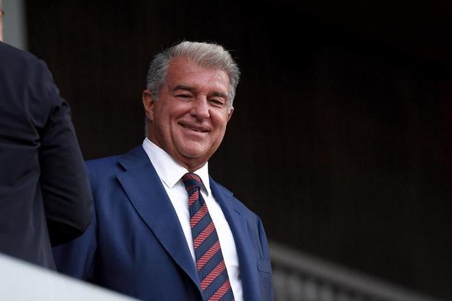 巴萨今夏关键交易敲定，候选人保证，效仿前些年皇马