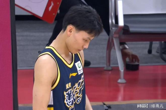 最新消息！徐杰因伤无缘战日本男篮，正式退出世预赛12人大名单！