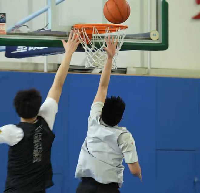 辽宁更新训练！吴乃群指导小将，姜宇星拼劲十足，李虎翼付豪上篮