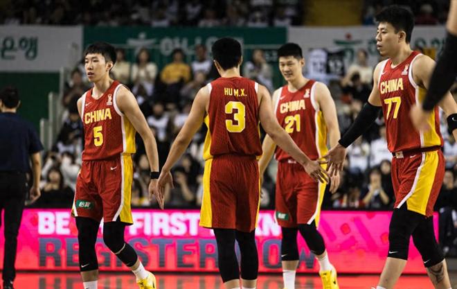 男篮对日本3点隐患！张镇麟缺替补，3后卫状态差，21岁小将缺经验