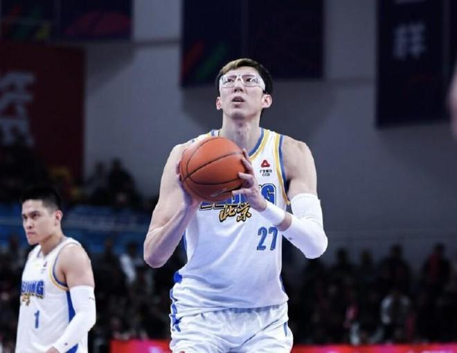 周琦：眼伤还需时间边打边恢复；麦基加盟后五个外援各有特点