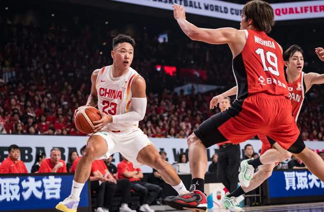 中国男篮获胜头号功臣！超级后卫狂砍12+3成救世主，郭士强赌对了