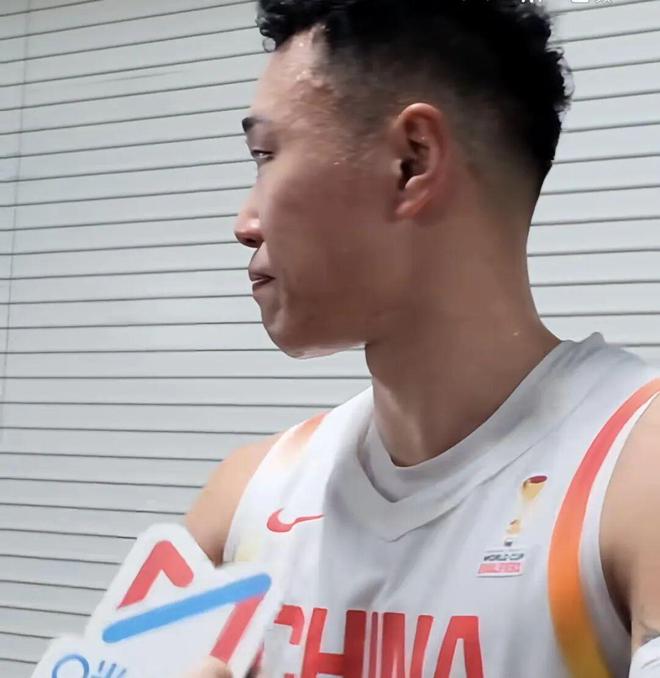 太不容易了，赛后激动落泪，贺希宁：一直在努力让大家重新喜欢中国篮球……