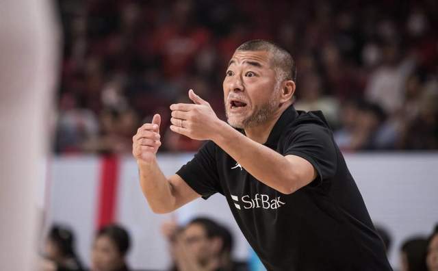 啥水平？中日大战裁判28次错漏判有利于日本，郭士强表态赢得艰难