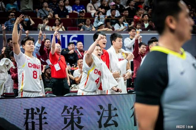 不装了？FIBA官方半场急着给中国台北开香槟 赛后疑阴阳中国男篮