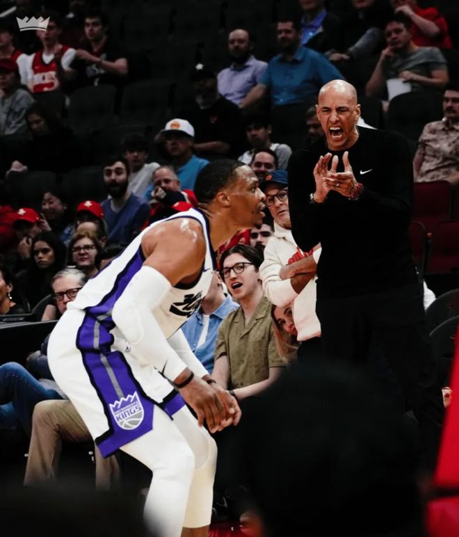 狂胜31分！火箭复仇国王，杜兰特轰21+4，威少独木难支，探花惊艳