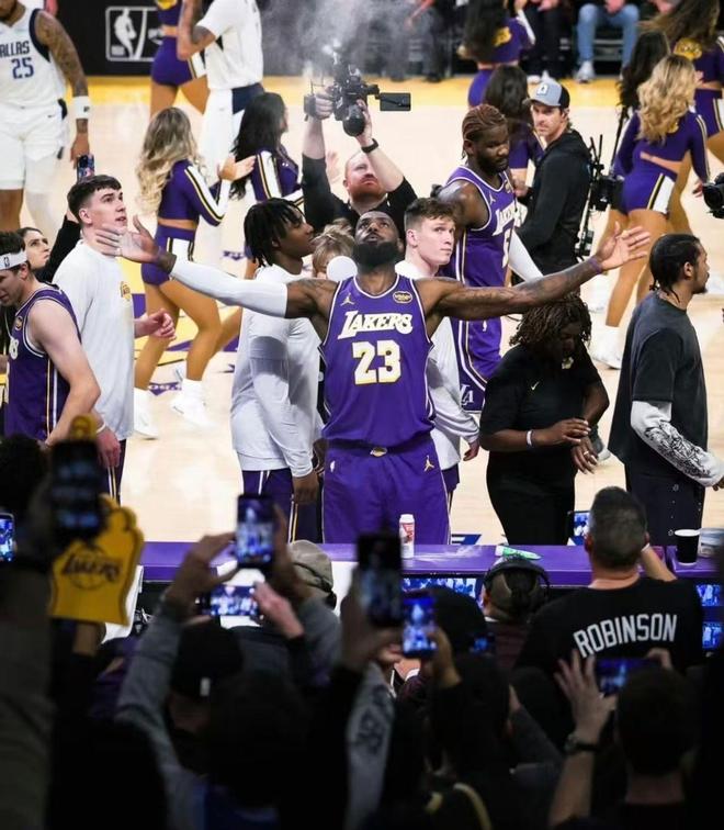 西部最新排名！差距仅1场，4队争第2！开拓者坐9望8，快船倒数第4