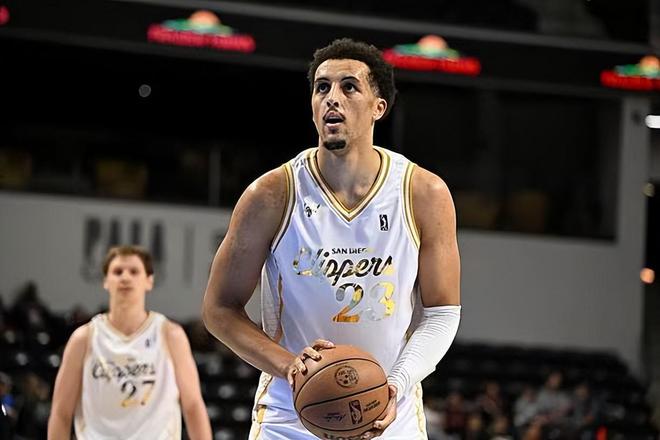 国王签下前勇士首轮秀，本赛季他在快船二队的表现相当不错？