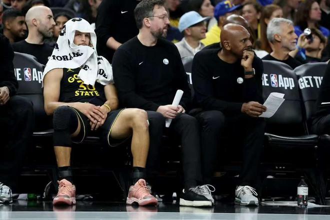 险造24分大逆转，勇士惨遭绝杀！库明加被弃用，他真不是勇士未来