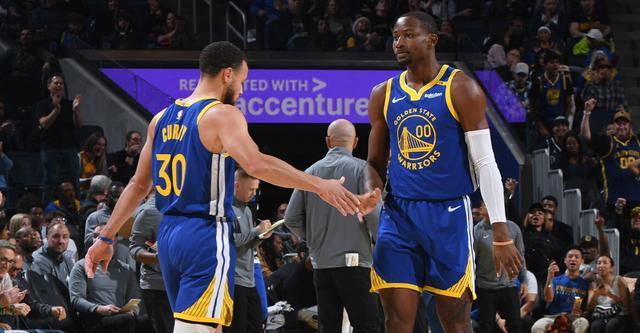 库里谈库明加：关键在于不能失去斗志 仍相信他能帮助我们