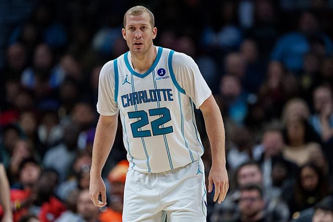 马刺用十日短合同签下内线老将，他能在球队中站稳脚跟吗？