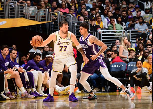 东契奇近3战场均31.7分命中率57%！赛后谈外界批评：我尽量不理会