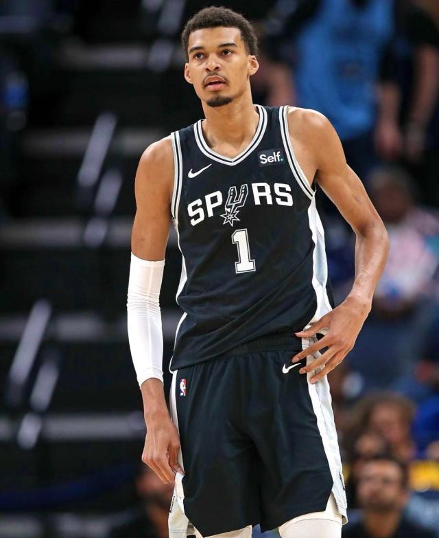 文班确认明日复出战雷霆 马刺能否掀翻无敌之师？