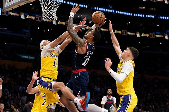 可惜早早因伤离场，否则快船在进攻端的威胁度还会更高一些？