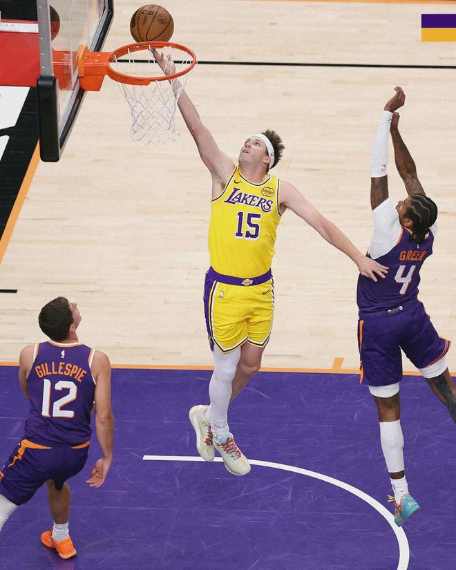 奥尼尔0.9秒绝杀！湖人更衣室内讧！里夫斯2.4亿合同泡汤