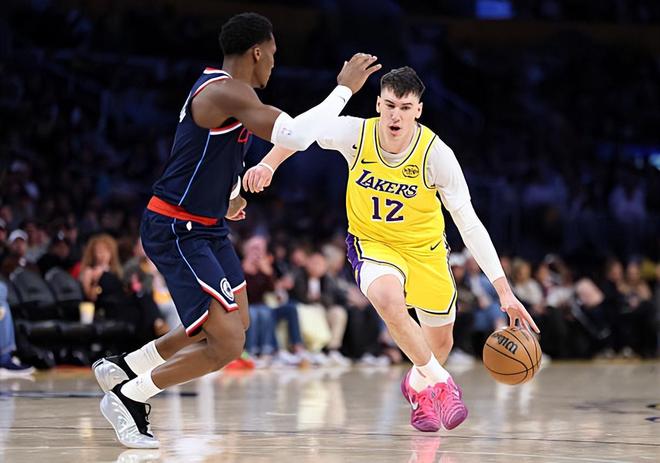 毕竟能力有限，湖人侧翼新星可能还是更适合出现在第二阵容中？