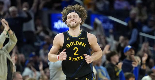 波齐姆斯基18分15篮板9助攻3三分 成为NBA历史替补首人