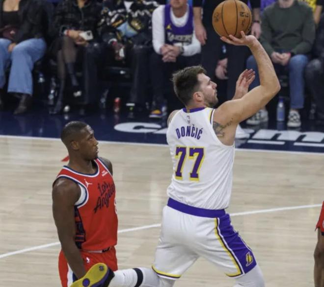 东契奇：我喜欢让大个子来防我，因为他们速度很慢