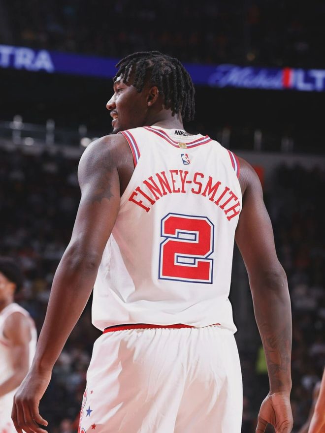 数据狂跌！火箭最惨引援诞生，4年5300万+三分24.6%，湖人好险啊