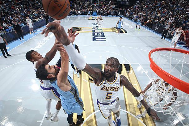 16分钟内甚至没抢到1个篮板，伤病影响了湖人内线新援的发挥？