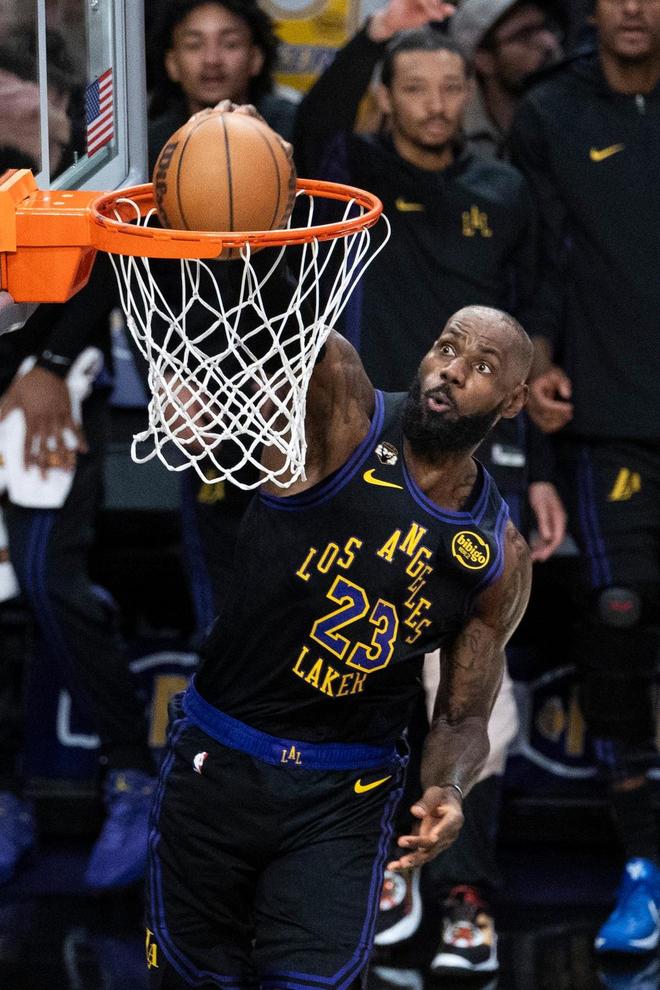 詹姆斯无缘全明星首发，21年连续入选纪录作古，他还能坚持多久