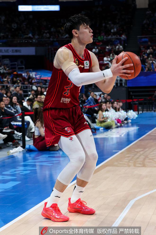 周琦：曾凡博本赛季进步很大 冲击NBA今年是一个机会