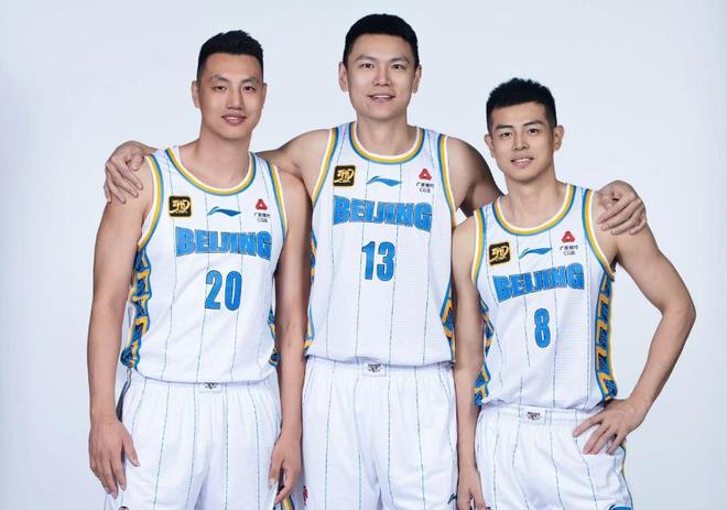 北京男篮三老都想续约，翟晓川基本转老将合同，方硕朱彦西二选一