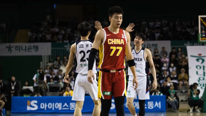 惨遭韩国双杀，中国男篮即将重启归化？短板显现，郭士强令人费解