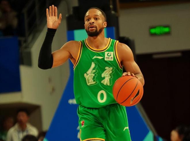 杰隆布朗10+1渐入佳境！威尔斯12+4，奥利弗7+3，辽篮领先8分