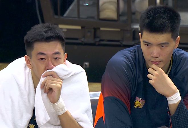 广东队重磅引援！打3分钟就被杜锋弃用，球迷：朱芳雨看走眼了？