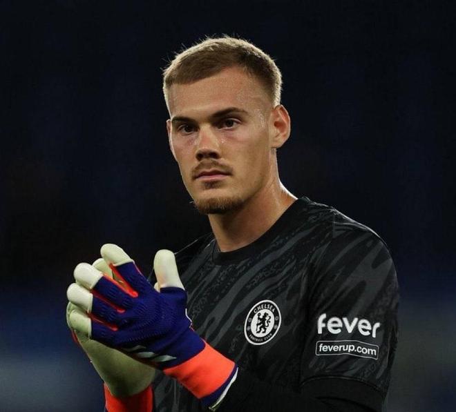 跟队记者：约恩森收到了欧冠级俱乐部的兴趣，切尔西只卖不租