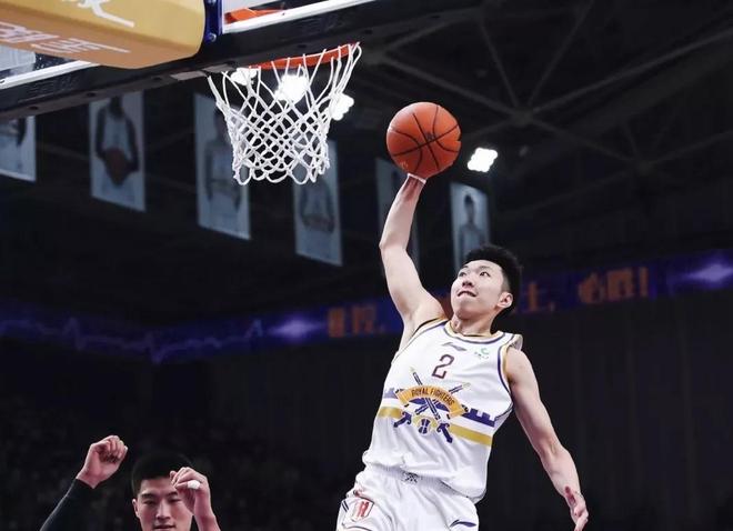 CBA常规赛！北控残阵客场再战广东，廖三宁能否锁死萨姆纳