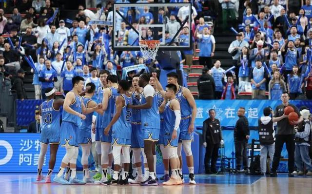 CBA｜周琦30岁生日夜伤退 北汽男篮主场不敌山西