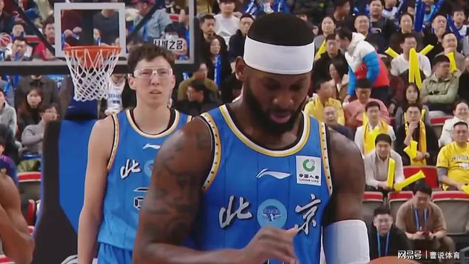 破案了！北京男篮输球原因曝光，徐利民带队伤兵满营，球迷:下课