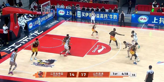 半场战报|山东男篮47：52落后江苏，郭凯缺战，克里斯11分