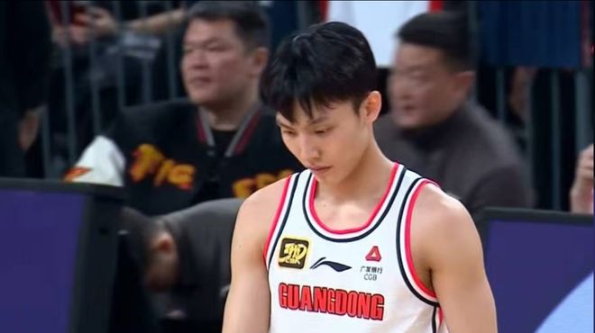 5中0被廖三宁打爆！近5场三分命中率不足2成，球迷：凭啥当票王？