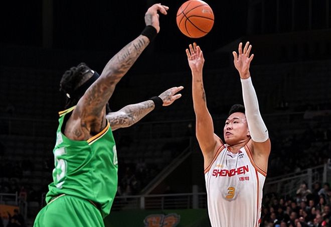 辽宁输球问题在手帝？锋无力+三分不中，贺希宁表现对比强烈