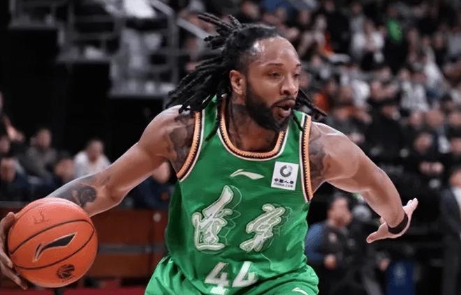 辽宁惜败深圳！威尔斯付豪合砍45分，替补崩盘，赵继伟迷失！