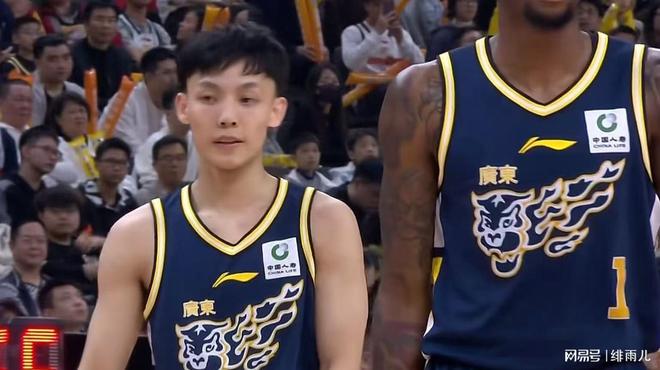 挤走胡明轩+取代徐杰！广东锋线奇兵确认上位，杜锋下课倒计时？