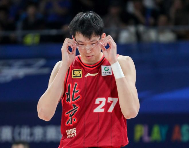 许利民：周琦眼睛初步检查不像去年那么严重 今晚肯定不打