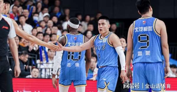 给力！23分5板5助攻2抢断，三分7中4，球迷: 他才是北京队真大腿