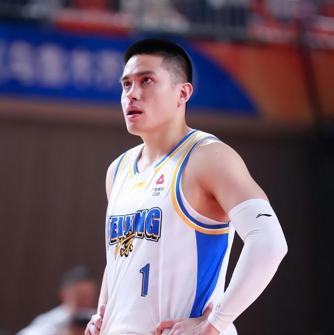 北汽不敌上海，四个人的表现像是混子，是输球的罪魁祸首