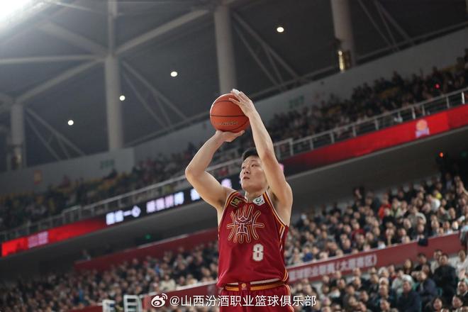 官方：张宁左大腿内后部肌组织损伤并肌腱部分撕裂，预计伤停6-8周