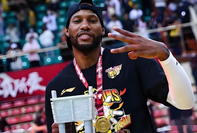 恭喜！广东队3连冠功勋球员，拿到了一份新的合同