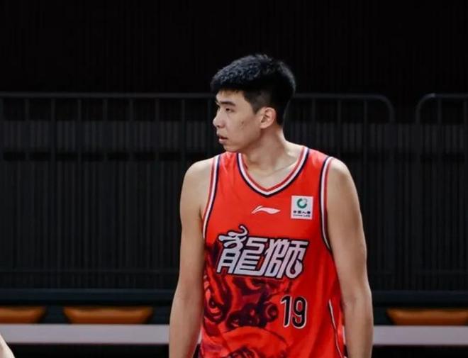 给机会就爆！徐昕轰24分14板统治加时赛，低位蜕变，杜锋真不会用